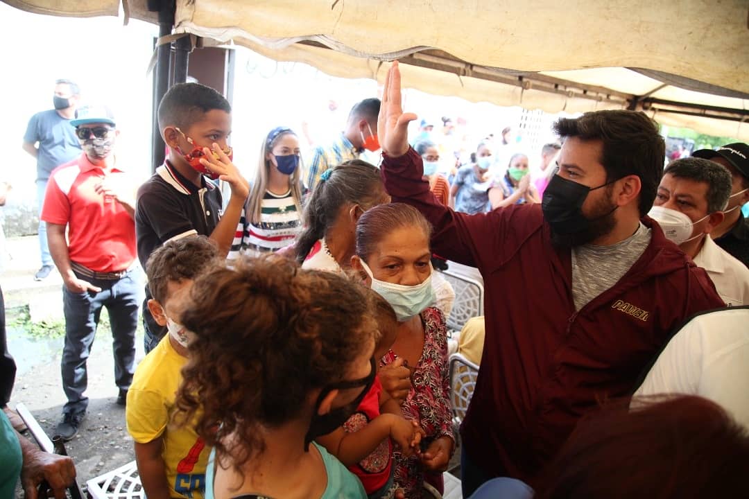 ErnestoLunaPsuv's tweet photo. Recuerdo que en campaña me comprometí a atender al pueblo sin menoscabo, porque la salud era un tema que no podía esperar.

Ayer empezamos con una mega jornada de salud, donde los habitantes de cinco sectores de la comunidad de Viboral https://t.co/H8QEIaf8et