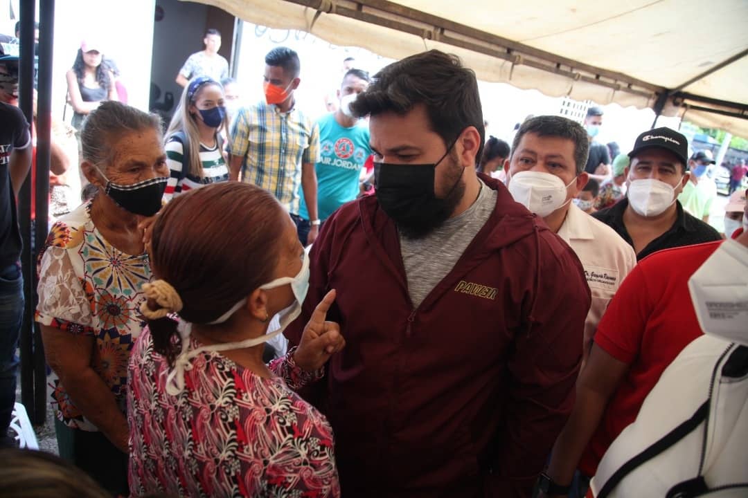 ErnestoLunaPsuv's tweet photo. Recuerdo que en campaña me comprometí a atender al pueblo sin menoscabo, porque la salud era un tema que no podía esperar.

Ayer empezamos con una mega jornada de salud, donde los habitantes de cinco sectores de la comunidad de Viboral https://t.co/H8QEIaf8et