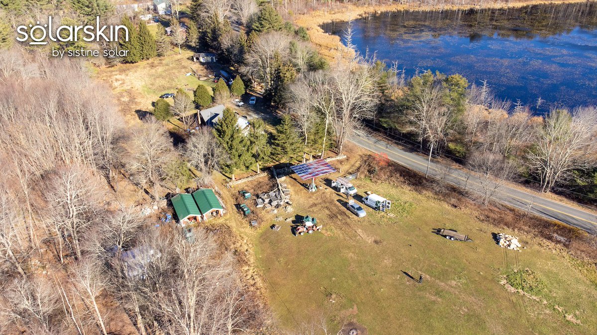SistineSolar's tweet image. ICYMI, take a look at the first American Flag SolarSkin installation located on a beautiful residential property in MA. 

Made possible by:
@sa_trackers, @JinkosolarUS, @enphaseenergy and Devlin Solar

#SolarSkin #aestheticsolar #beautifulsolar #homesolar #MAsolar #solarpower