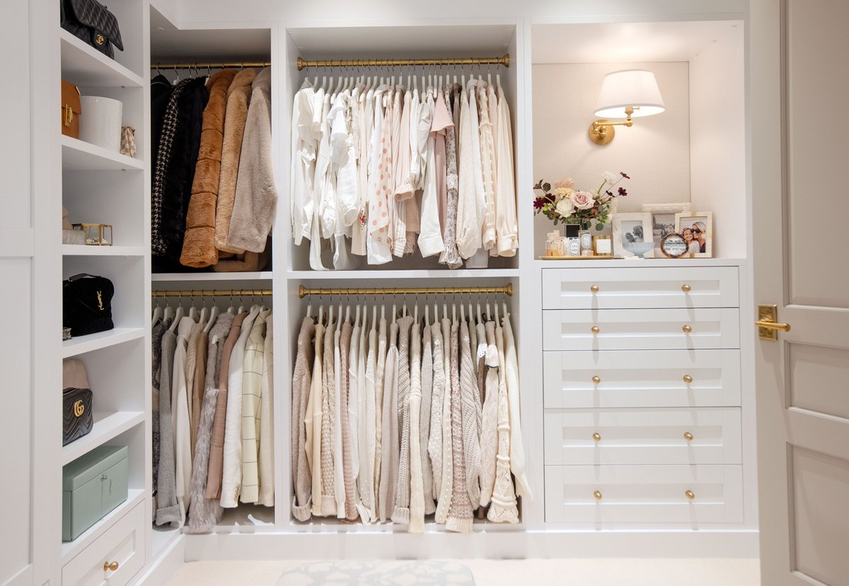 CalClosetsBC's tweet photo. A round of applause for Design Consultant Steph Pollard, who created this stunning custom closet for entrepreneur and lifestyle expert Monika Hibbs! Read all about it here: https://t.co/uBjYhi7TVF 

Photography: @PineconeCamp 
Styling: @monikahibbs  

#CCcollab #CaliforniaClosets https://t.co/3Frhn0kr7B