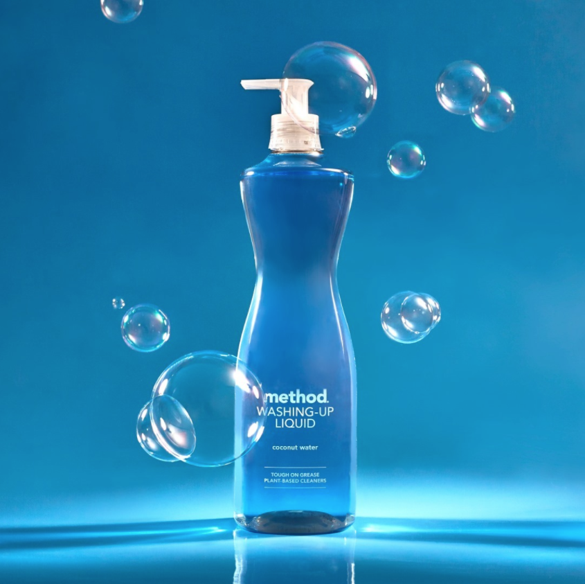 our coconut water scent with zesty yuzu + creamy vanilla smells oh so holidayee. 

we know it's christmas but who said you cant wash up whilst you have a sing song to Club Tropicana by Wham at the sink. not us. 😉

#methoduk #methodforchange #methodaddicts