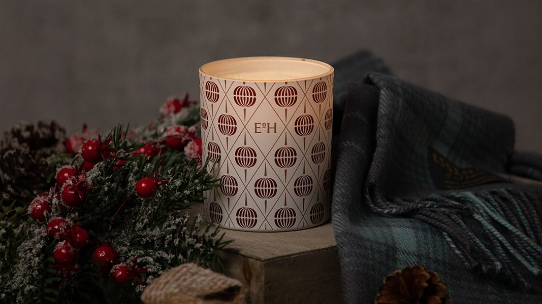 harrisdistiller's tweet photo. Whether you are in Harris or Glasgow you can still pick up some last minute Harris gifts.  Our distillery shop in Tarbert and the pop-up shop in Princes Square are open this week.  Whilst you are shopping why not pop by our neighbours @essenceofharris for some hand poured candles https://t.co/2HwoQN3ArU