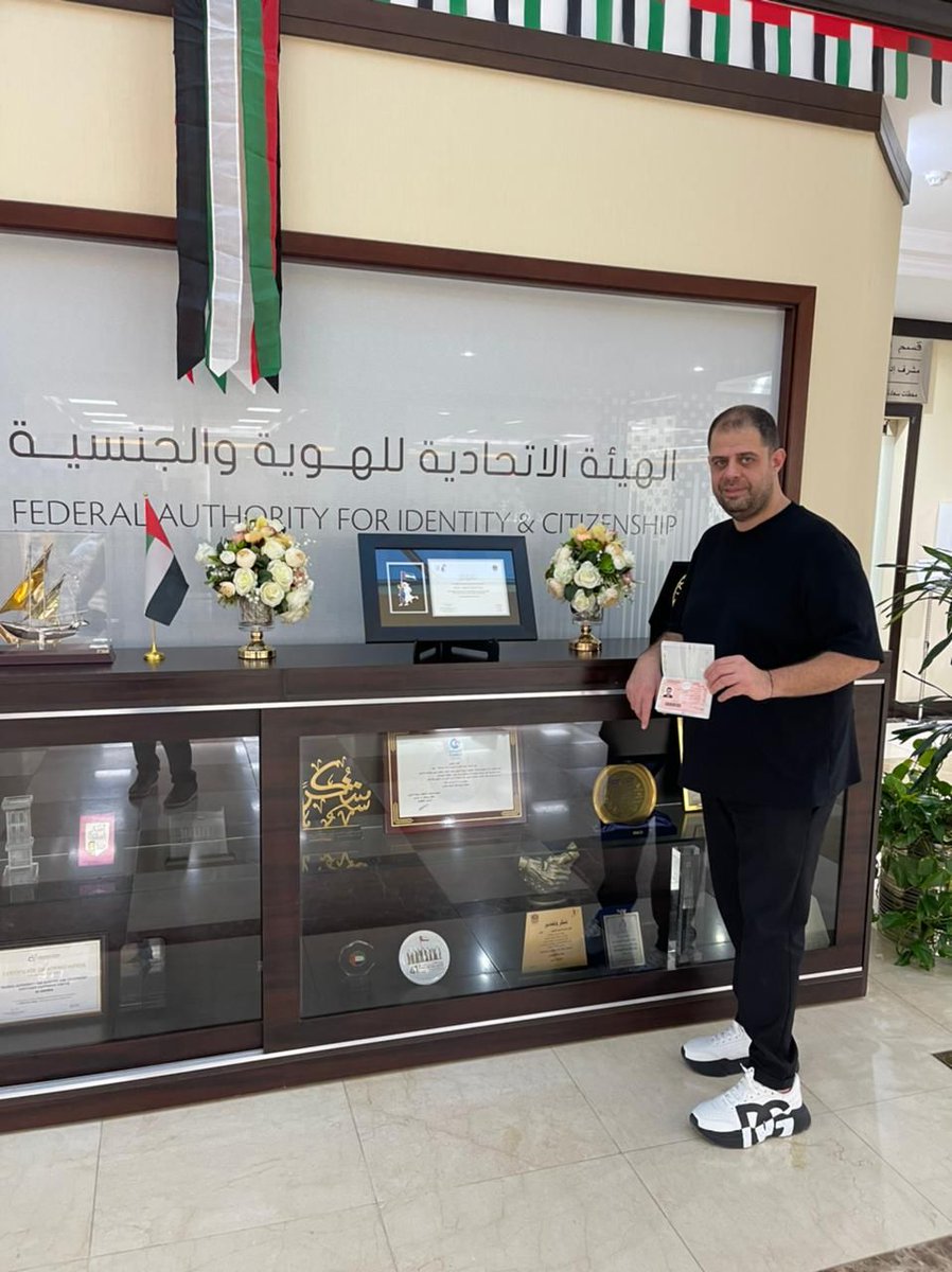 bisara7a's tweet photo. خاص- نضال الغريب يحصل على الإقامة الذهبية في الإمارات
https://t.co/rhCyLlNLOK
@nidalgharib 
#مشاهير #فن #نضال_الغريب #الاقامة_الذهبية #الامارات #لبنان https://t.co/FxtiUvbLmS