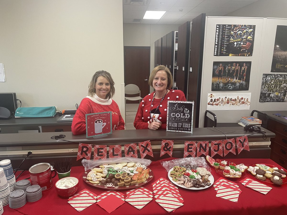 Cookies and Cocoa

Our AHS Media Center Staff, Jenny, Amy, and Jen provided us with fresh baked cookies and cocoa! 

#hawkstrong https://t.co/vGFIunIU0W
