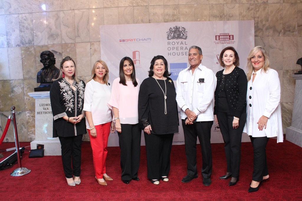 BritchamDR's tweet photo. Hoy recordamos la presentación de “El Cascanueces”, temporada 2019/20 de la Royal Opera House de Londres en la República Dominicana. ¿Recuerdas esta mágica noche?🎄 🌰

#BritchamDR #BritchamExperience #BritchamEvents https://t.co/6222wzoqWO