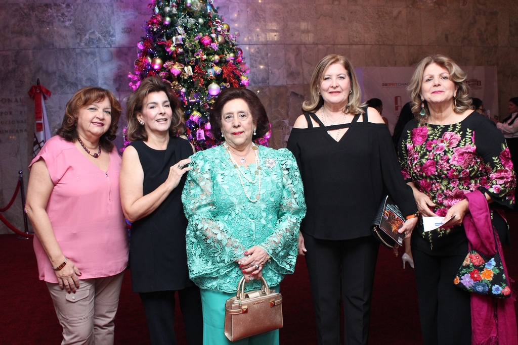 BritchamDR's tweet photo. Hoy recordamos la presentación de “El Cascanueces”, temporada 2019/20 de la Royal Opera House de Londres en la República Dominicana. ¿Recuerdas esta mágica noche?🎄 🌰

#BritchamDR #BritchamExperience #BritchamEvents https://t.co/6222wzoqWO