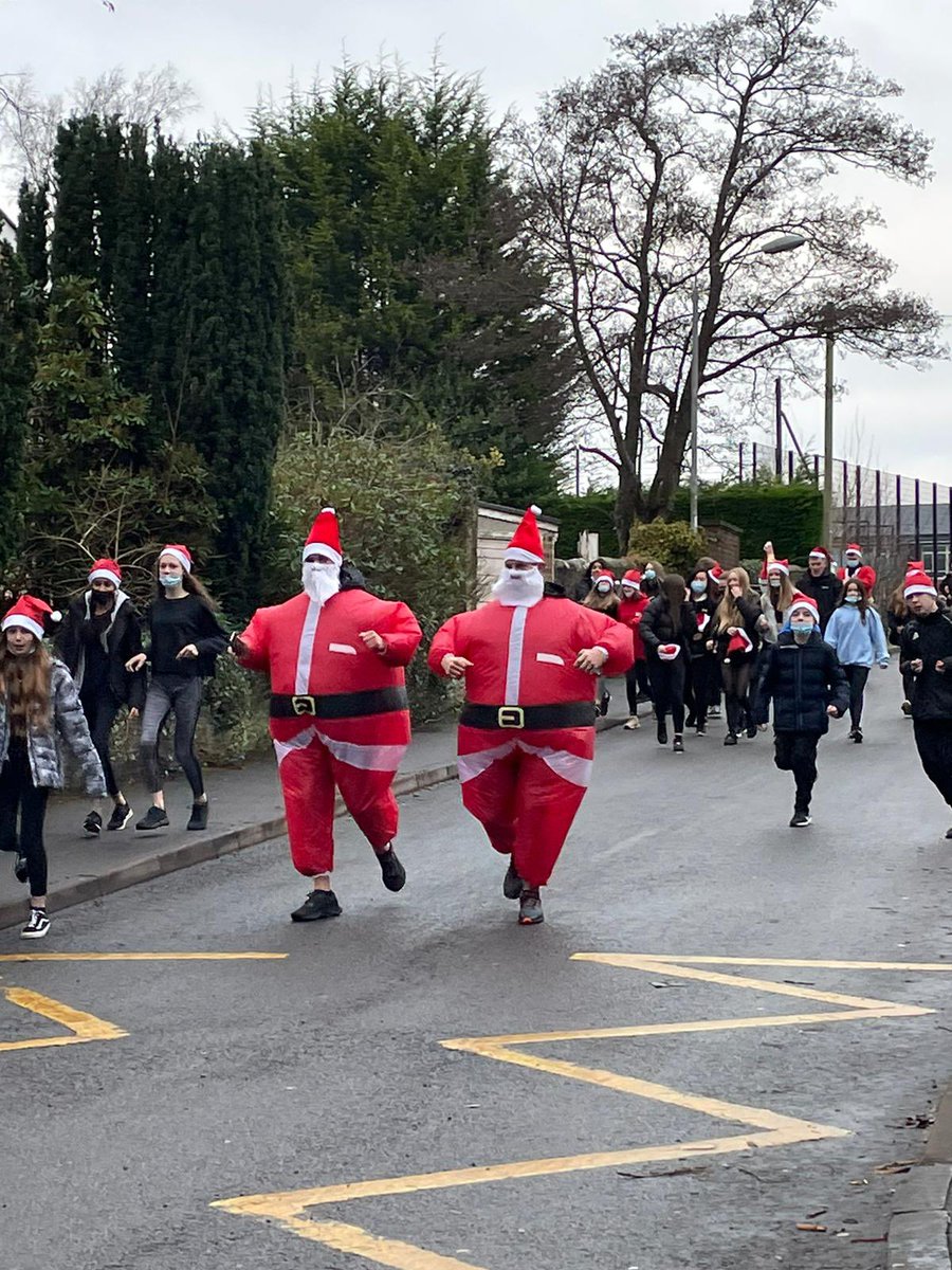 MrMcNeil_PE's tweet photo. What a fantastic day for our S1 pupils @lenzieacad who managed to complete our 5k Santa Dash and raise an incredible £2300! A special thanks to our @LenzieHft department who provided hot chocolate &amp; cakes for all pupils and staff 🎅 https://t.co/uK3pHZec49