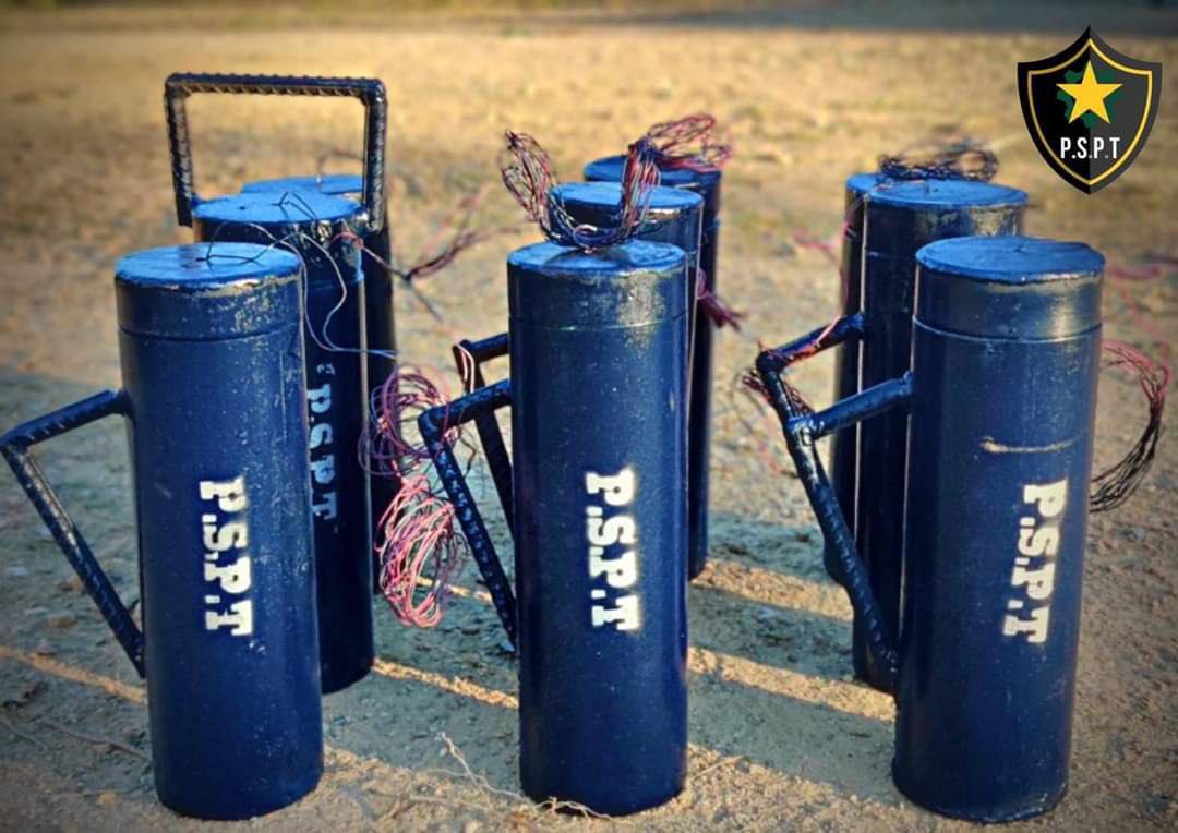 whim_watch's tweet photo. People Soldiers' Production Team (#PSPT) have introduced the dual-purposes mine called "Project K1".
It allegedly costs less than 50 USD.
PSPT described the IED/Mine as being used both on the front line and against vehicles.
#WhatsHappeningInMyanmar
#Dec20Coup https://t.co/MyPGtLHmqj