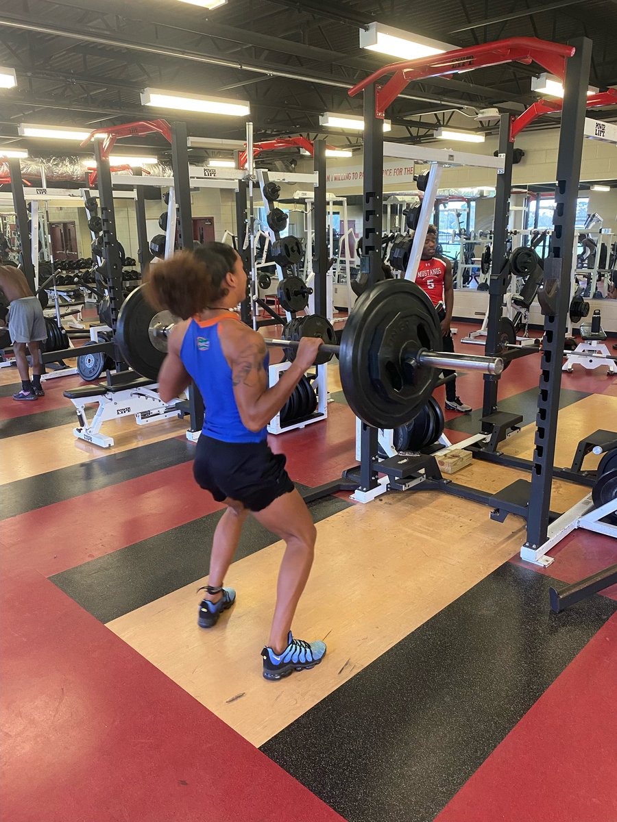 fb_westfield's tweet photo. Holiday lifting on #EllaBlock https://t.co/gQc8HY2bZr