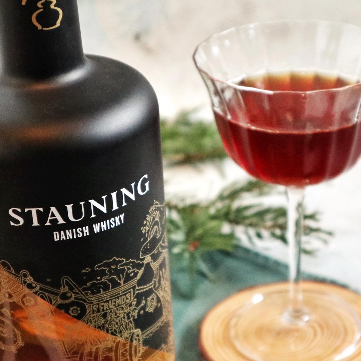 Al sinds 2005 maken de 9 whisky-vrienden van <a href="/stauningwhisky/">Stauning Whisky</a> hun eigen ‘Schotse’ whisky in #Denemarken. 🥃 Ze hebben zelfs hun eigen mouterij waar gemouten wordt met Deense turf en Deens graan. Bijzonder! 💪

Lees het hele verhaal van #Stauning via ongewoonlekker.com/stauning-whisk…