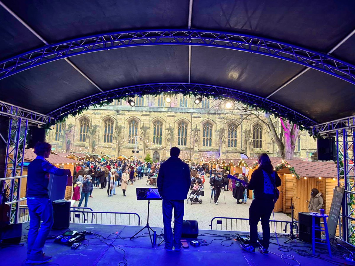 tomgregory's tweet image. Lovely time singing some carols and wassails @WinCathedral #Christmasmarket with the superb @ChrisNicholsUK &amp;amp; @aidanhampson