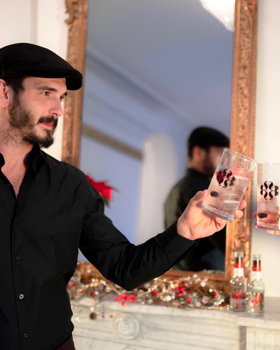 YonGonzalezWF's tweet photo. 🎁Yon posted on his IG:
"To toast, celebrate and give thanks in the best company and with the help of @royalbliss Discovering my perfect mix ... #FreedomToMix #RoyalBliss “
We hope you enjoy the holidays with your people, Yon.❤️💚 https://t.co/VSSw4bWyIr