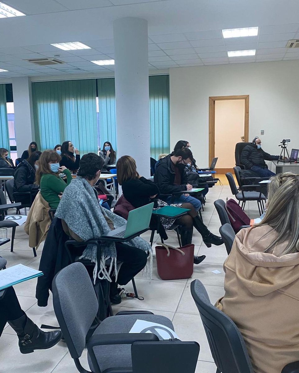 cfl_santander's tweet image. ⭐️ Que no se diga que el 🔴#MétodoPROEL 🔴 no tiene acción 😎😎
🇮🇹 Estupenda estancia en Italia, nos volvemos con la mochila cargada 🔋
🔸 Recuerda que formamos en VOZ con título Universitario, + info: cfltraining.com