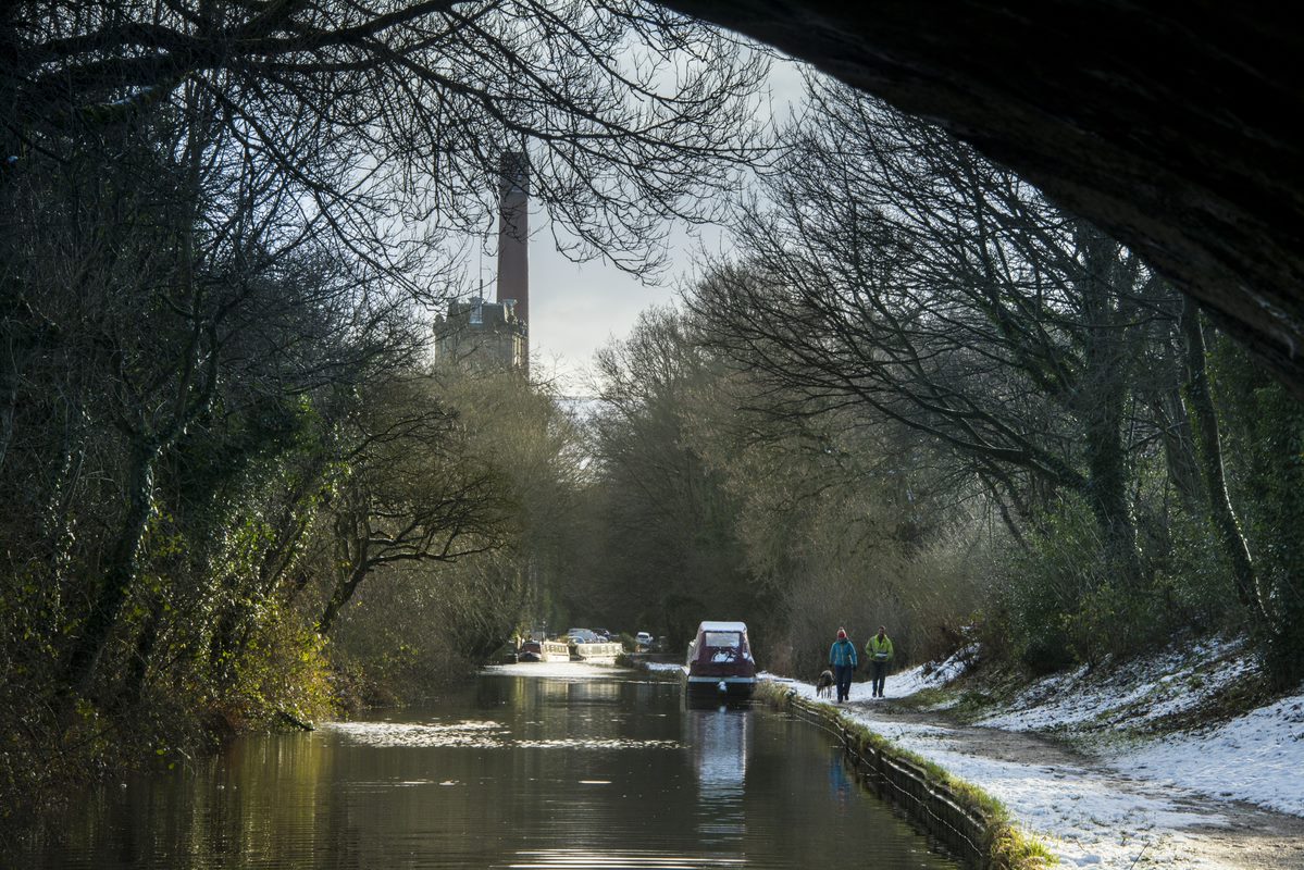 DeborahMeaden's tweet photo. 21million visits are made to @canalrivertrust canals during Christmas & New Year. 14million pieces of plastic end up in or around the waterways every year. If each visitor picks up one piece, they'd be clear by 1st January! Join the #PlasticsChallenge https://t.co/3ucyJRsgWH https://t.co/Gs5g3XleLu