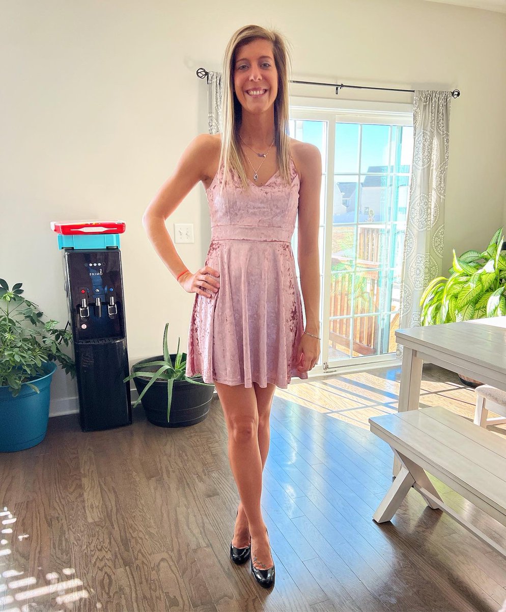 haleyhardin21's tweet photo. •December 12, 2021• 🥳🎈

It’s my birthday, baby!! I simply cannot express how amazing it is to be celebrated! I do not take anything for granted; and to have such a beautiful, happy, and healthy family, means the absolute world to me! Cheers!! 🥳🎈🎁🥂🍾💕🥰🌈🌤🦋🌸✨ https://t.co/BpeAvuiGT9