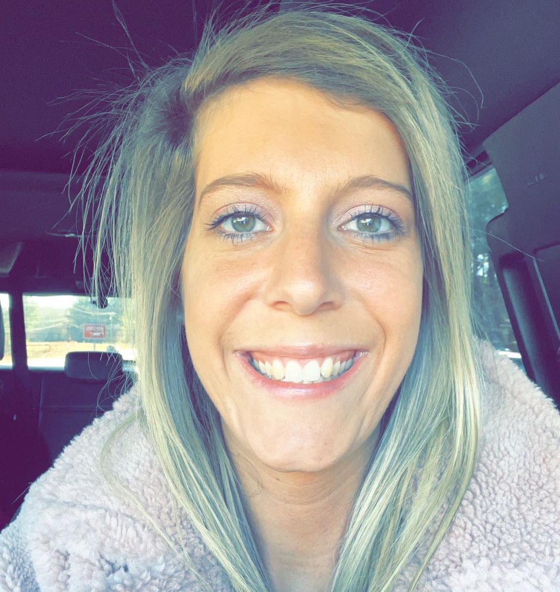 haleyhardin21's tweet photo. •December 12, 2021• 🥳🎈

It’s my birthday, baby!! I simply cannot express how amazing it is to be celebrated! I do not take anything for granted; and to have such a beautiful, happy, and healthy family, means the absolute world to me! Cheers!! 🥳🎈🎁🥂🍾💕🥰🌈🌤🦋🌸✨ https://t.co/BpeAvuiGT9