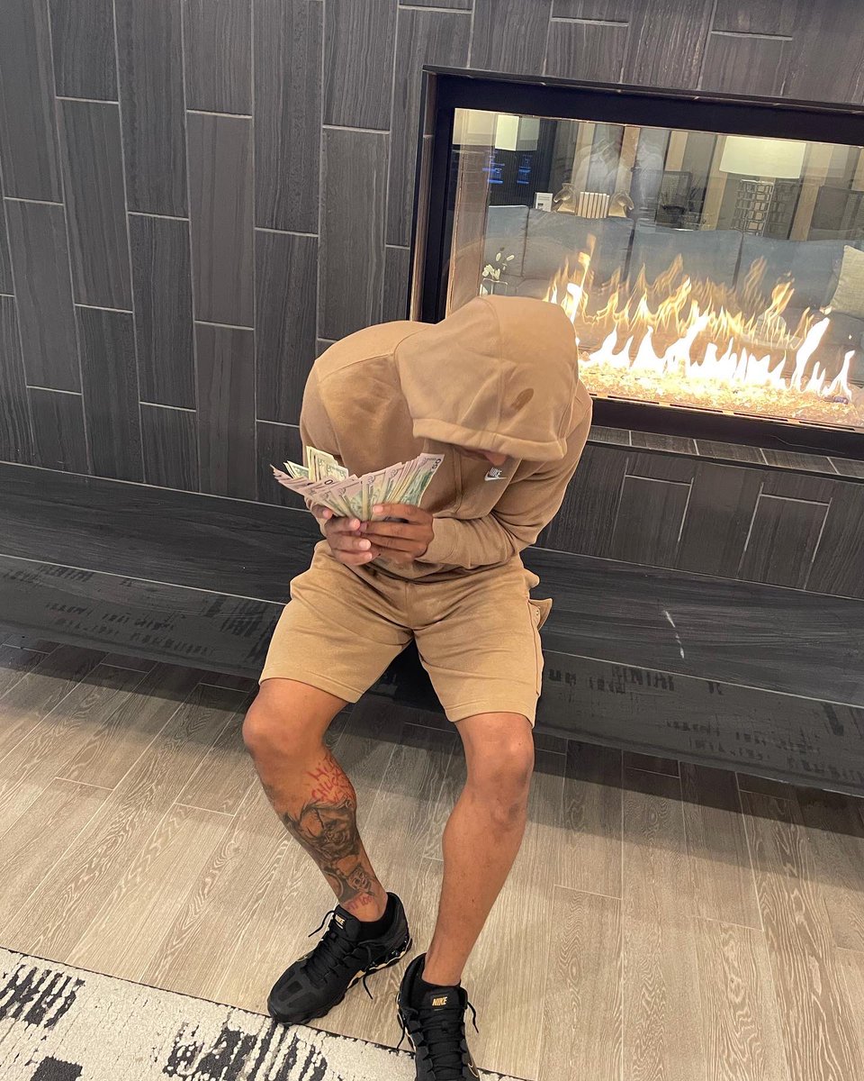 freeebucks___'s tweet photo. 🤎 https://t.co/1imSLzg8GN