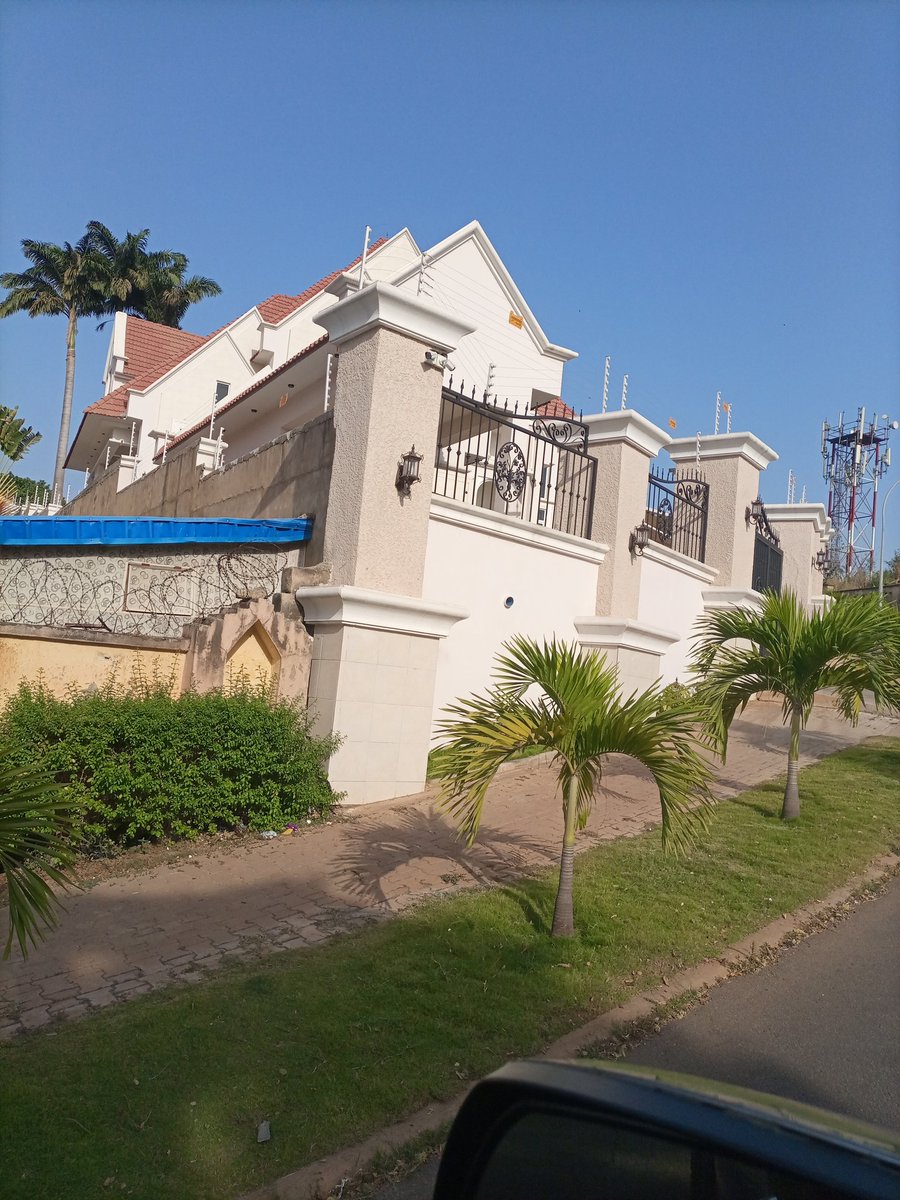 akunnachux's tweet image. This mansion is on 2, Lachlan Close, off Osun Crt. Maitama; between Late Gen. Abacha's &amp;amp; Gen. Jerry Useni's. PMB is fighting kwarapshion, eh? Well, a key minister of his erected this in less than a yr. Let's help EFCC, ICPC &amp;amp; CCT do their jobs. RT if you wanna know the minister.