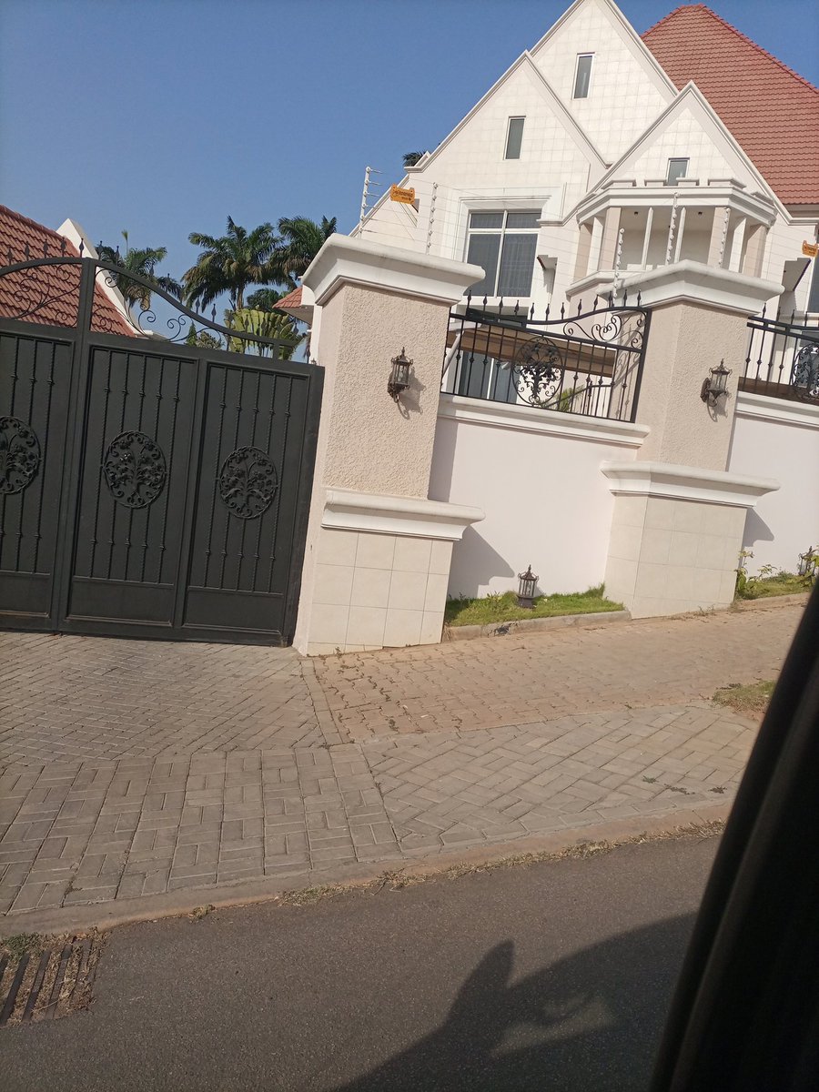 akunnachux's tweet image. This mansion is on 2, Lachlan Close, off Osun Crt. Maitama; between Late Gen. Abacha's &amp;amp; Gen. Jerry Useni's. PMB is fighting kwarapshion, eh? Well, a key minister of his erected this in less than a yr. Let's help EFCC, ICPC &amp;amp; CCT do their jobs. RT if you wanna know the minister.