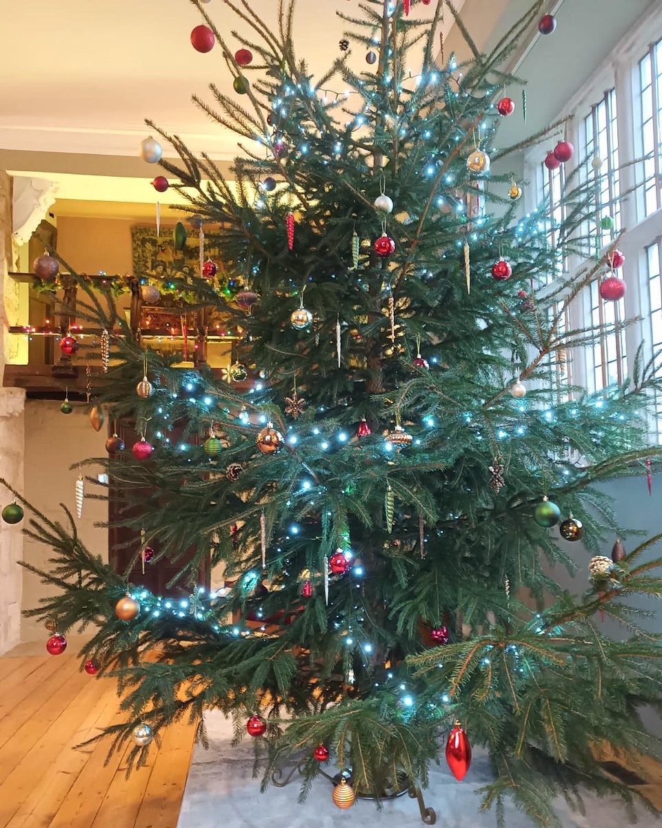 Gorgeous 16 foot Christmas tree supplied by <a href="/davyfox/">david grubbs</a> and decorated ready for our guests that are about to arrive.....it’s beginning to look a lot like Christmas at Widworthy!
widworthybarton.co.uk
#merrychristmas #widworthybarton #holidayhome #luxuryholiday #luxuryholidays