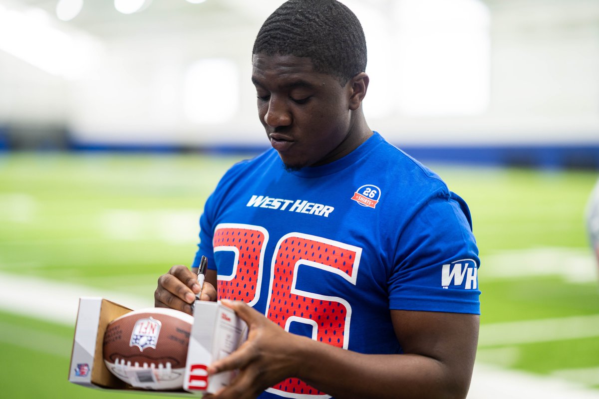 🚨 #VictoryMonday GIVEAWAY🚨 - To celebrate Devin's TD &amp; great game in #Buffalo's win over Carolina, we are giving away a <a href="/motorsingletary/">Devin Singletary</a> autographed mini football! 🏈 

To enter, just RT &amp; make sure you are following us! Winner announced 12/22/21 💙❤️ #TeamWestHerr