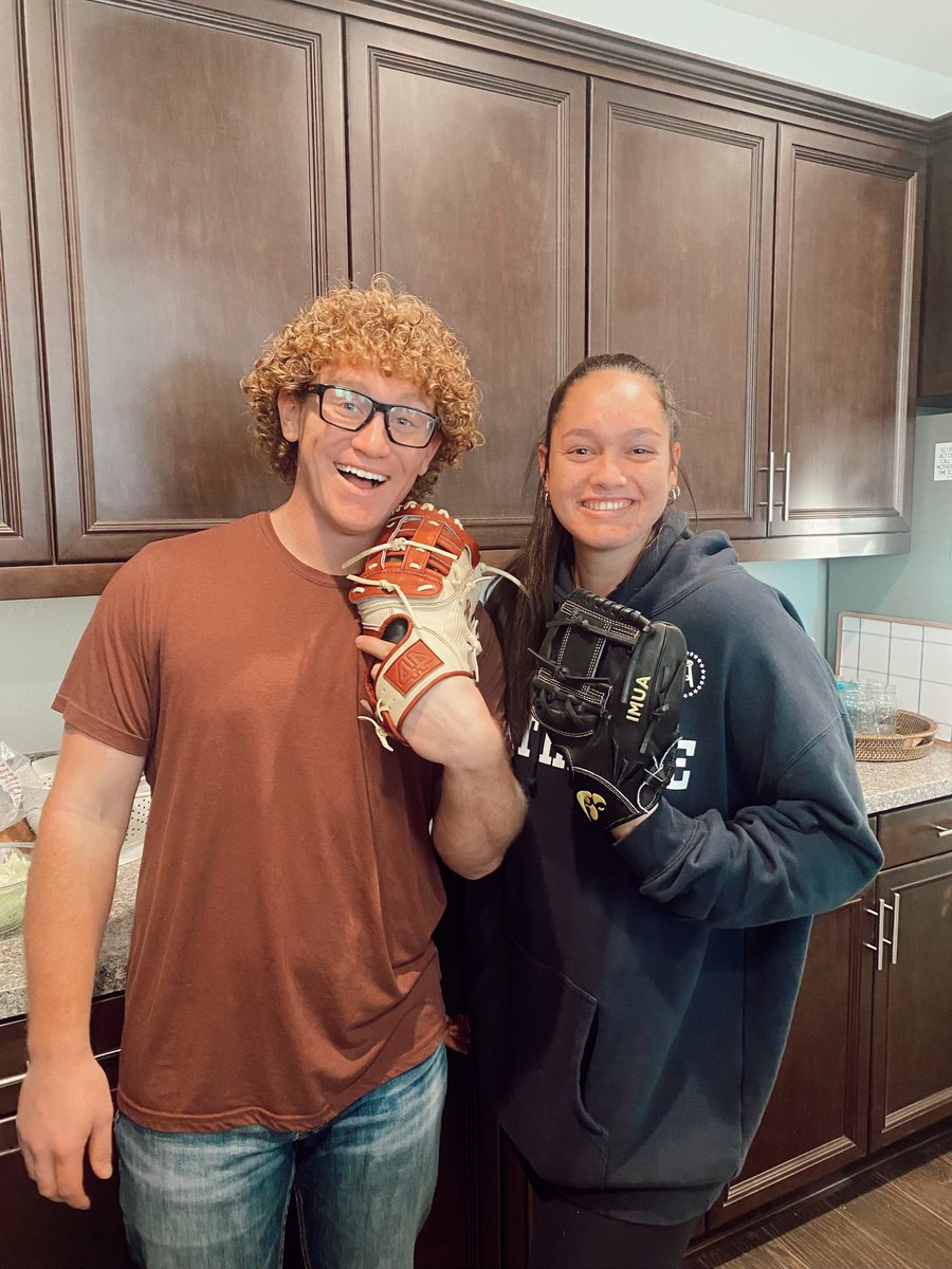 Iowa Softball (@iowasoftball) on Twitter photo Kalena Burns (<a href="/BurnsKalena/">Kalena๐บ</a>) has had a busy start to her break! Sheโs traveled to Texas to go to Iowa Softball Alum Aralee Bogarโs wedding and saw family that she hasnโt seen in over five years! She compared gloves with her cousin (we think you can tell which one is better ๐) Kalena Burns (<a href="/BurnsKalena/">Kalena๐บ</a>) has had a busy start to her break! Sheโs traveled to Texas to go to Iowa Softball Alum Aralee Bogarโs wedding and saw family that she hasnโt seen in over five years! She compared gloves with her cousin (we think you can tell which one is better ๐)