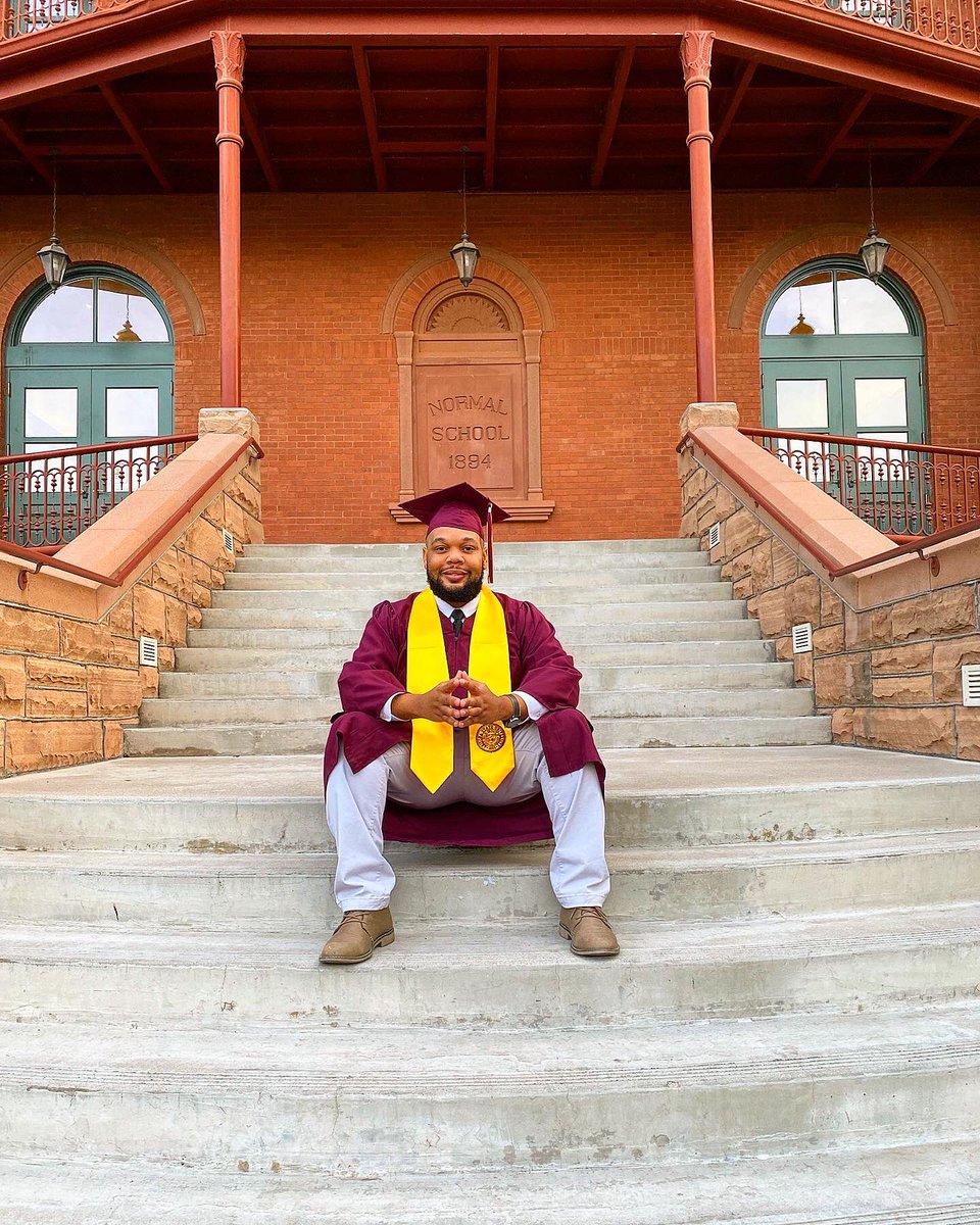 AiYoNick's tweet photo. Pulled up to @ASU last week like #ASUGrad @asuonline #UrbanPlanner #Finally https://t.co/2XDfcZEpzE