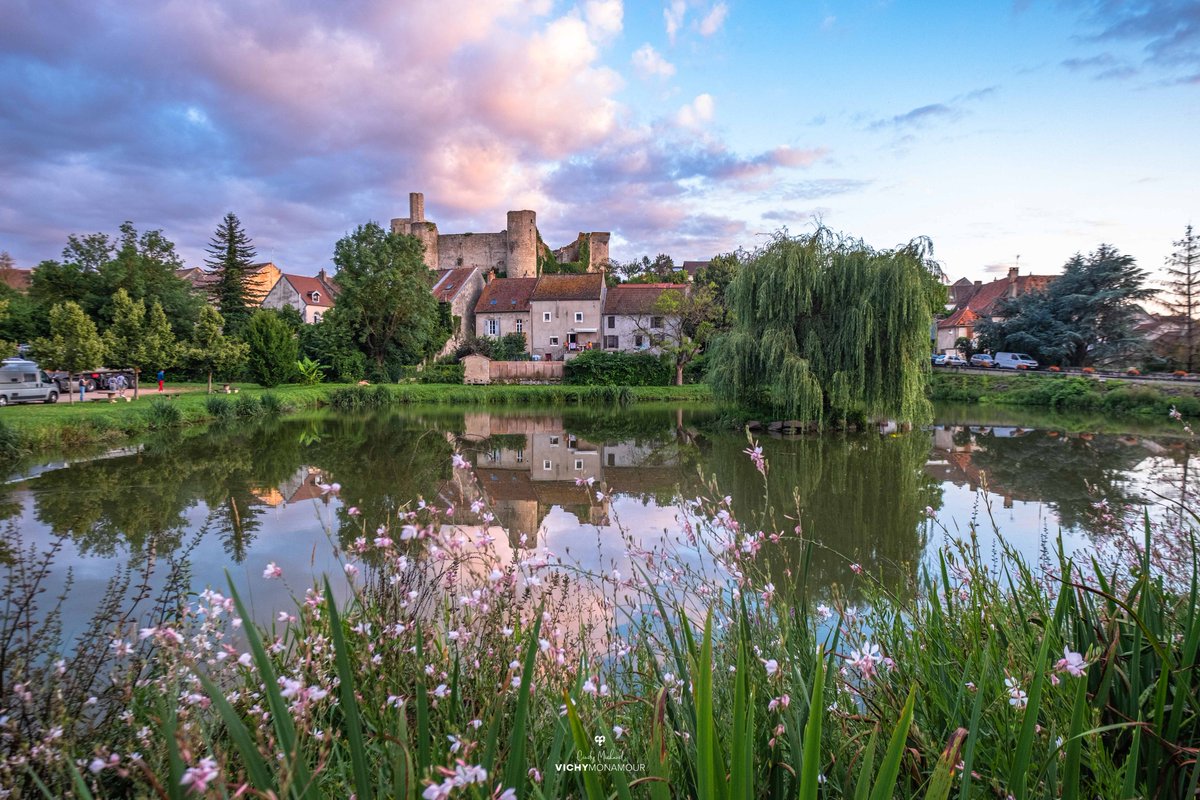 VichyDesti's tweet photo. Le village de Billy obtient le label "Petites cités de caractères". C'était une évidence pour nous mais c'est désormais officiel, le village de Billy est classé petite cité de caractère par le label éponyme.
ℹ️ En apprendre un peu plus sur Billy : https://t.co/aqvdtQzWcT https://t.co/vt3jSRo14o