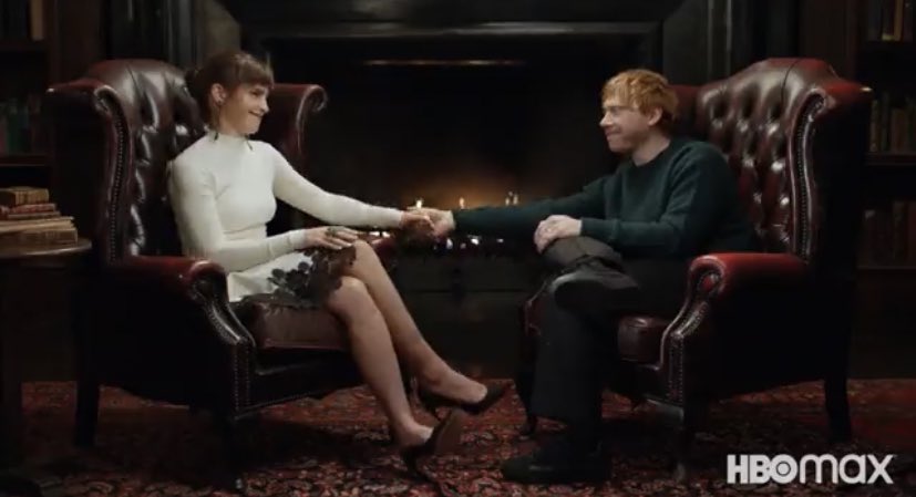 brooklynabooo's tweet photo. we really got romione in 2021, i’m gonna go cry now  #ReturnToHogwarts https://t.co/vY2ZuXNaI0