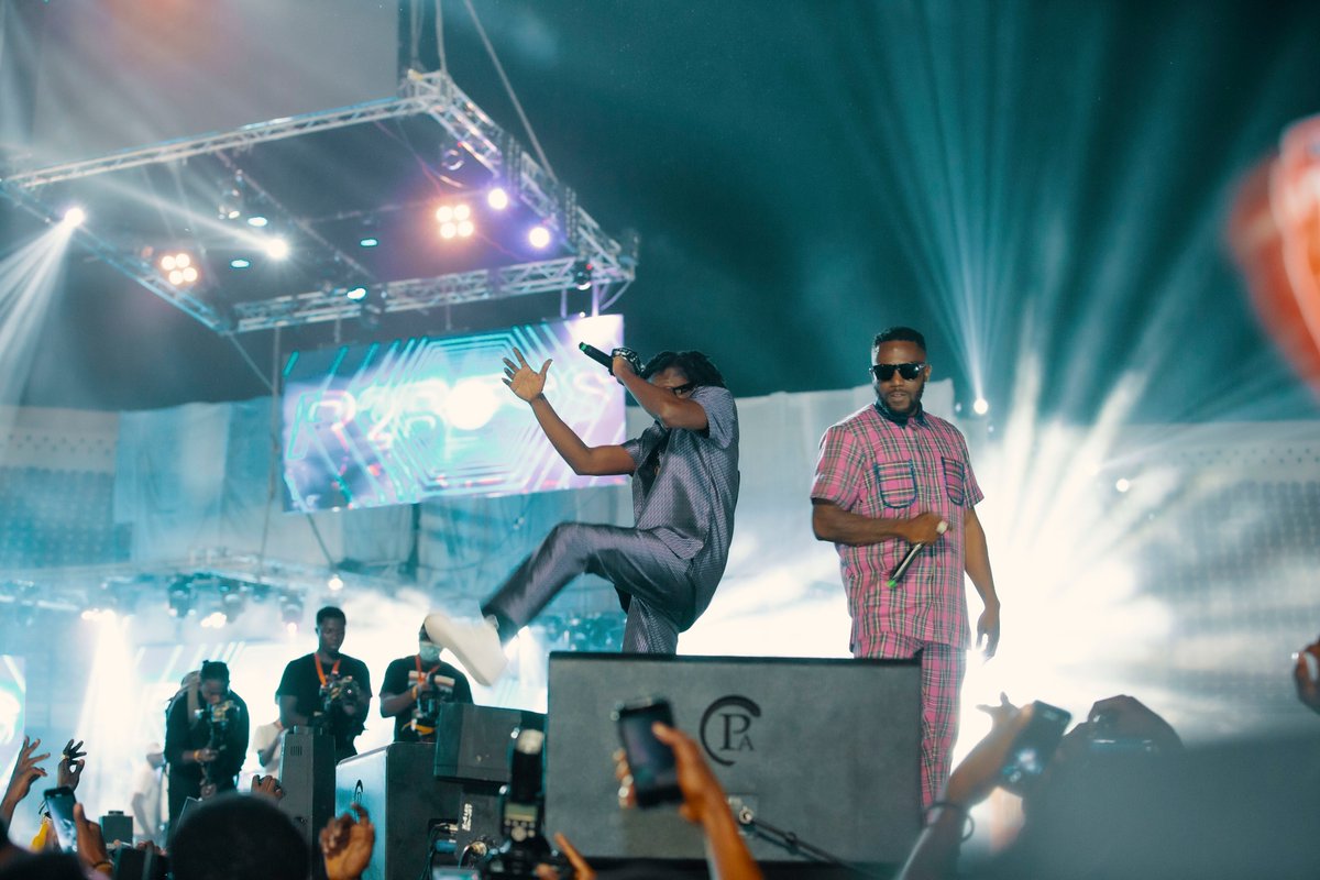 GTBankGhana's tweet photo. Hit after hit, artiste after artiste!
#GTConcert2021 was packed with back to back performances from Ghana to Naija & vice versa. #decemberdoncharge #DecemberInGhana #dzmba #proudlyafrican @stonebwoy @davido @r2bees https://t.co/Ts80sTkE5o