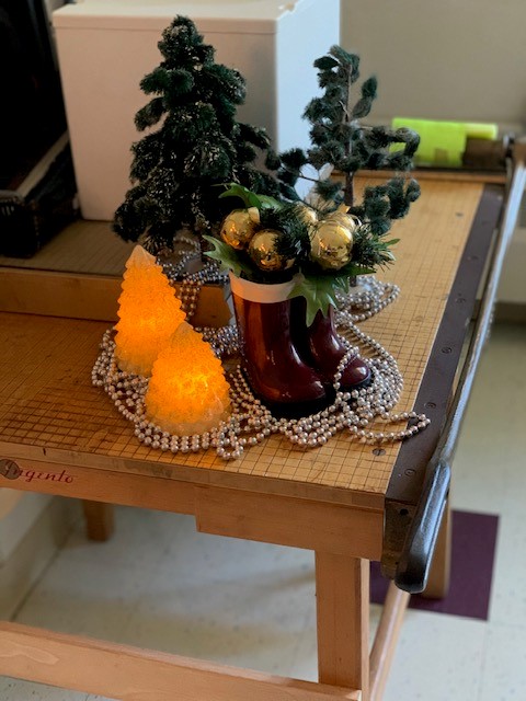 Thank you to everyone who generously donated. Because of you, last Friday we were able to buy HMS Staff lunch from Lemon &amp; Oil Happy Holidays to you and your family! Special thank you to Kerri Tortolani &amp; Joe Raez for all your help with this event!