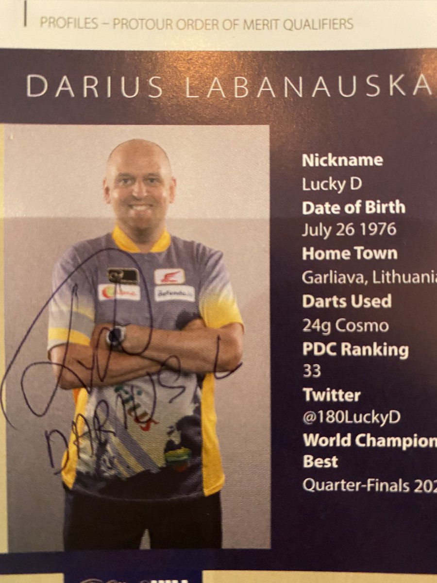 GIVEAWAY 🎉🎉

I will giveaway a program of this years <a href="/OfficialPDC/">PDC Darts</a> World Championship. I’ve signed it on the inside at my picture👍

For a chance to win:
Follow ✅
Like and Retweet✅
Tag a friend✅

Time to enter until Tuesday 23:59 UK
Winner drawn Wednesday 22 dec.

Good luck😊