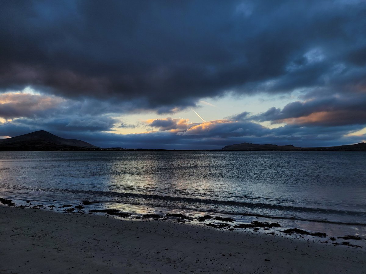 SlaineNi's tweet photo. Dochreidte.

So grateful to live here. https://t.co/1XzzORCO6A