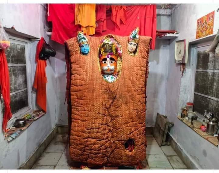 homlata's tweet photo. संसार में ड्रामा करने में अगर कोई सबसे आगे है तो वह भारत में है ..जिस भगवान ने सूर्य ☀ का करोड़ो डिग्री तापमान सहा हो तो क्या वही भगवान जीरो(0)डिग्री तापमान में बगैर रजाई के नहीं रह सकता??
🤣🤣
@tufanishilpa https://t.co/Jc989O8l6A