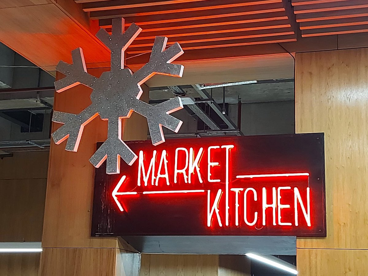 MarketKBarnsley's tweet photo. ⭐️ New Years Eve - Friday 31st Dec – 8:30am to 12:30am (no entry after 11pm)  
⭐️ New Years Day - Saturday 1st January – CLOSED 

Sunday 2nd Dec – 11am to 8pm (no entry after 7pm)
Monday 3rd – 11am to 9:30pm (no entry after 8:30pm)

#christmasiscoming #barnsleyisbrill https://t.co/QQ5fWtBlU2