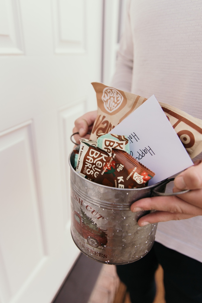 Showing to a holiday party with a basket full of #KetoBars? We think you just became everyone's favorite relative.😏⁠

👉 ketobars.com/collections/ke…