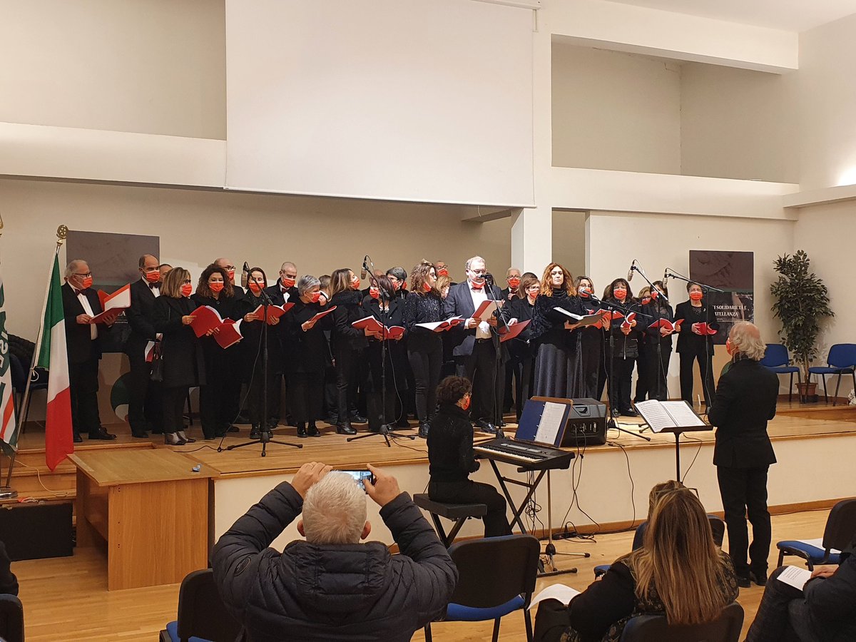 CislLecce's tweet photo. #20dicembre #VersoilXIXCongresso Serata trascorsa insieme alla comunità della Parrocchia San Giovanni Battista di #Lecce, allietata dai canti natalizi della Schola Cantorum Francescana di #Scorrano e del coro 'Vox Maris' di #Cerfignano, diretti dal maestro Francesco Scarcella. https://t.co/qkciJYFC81