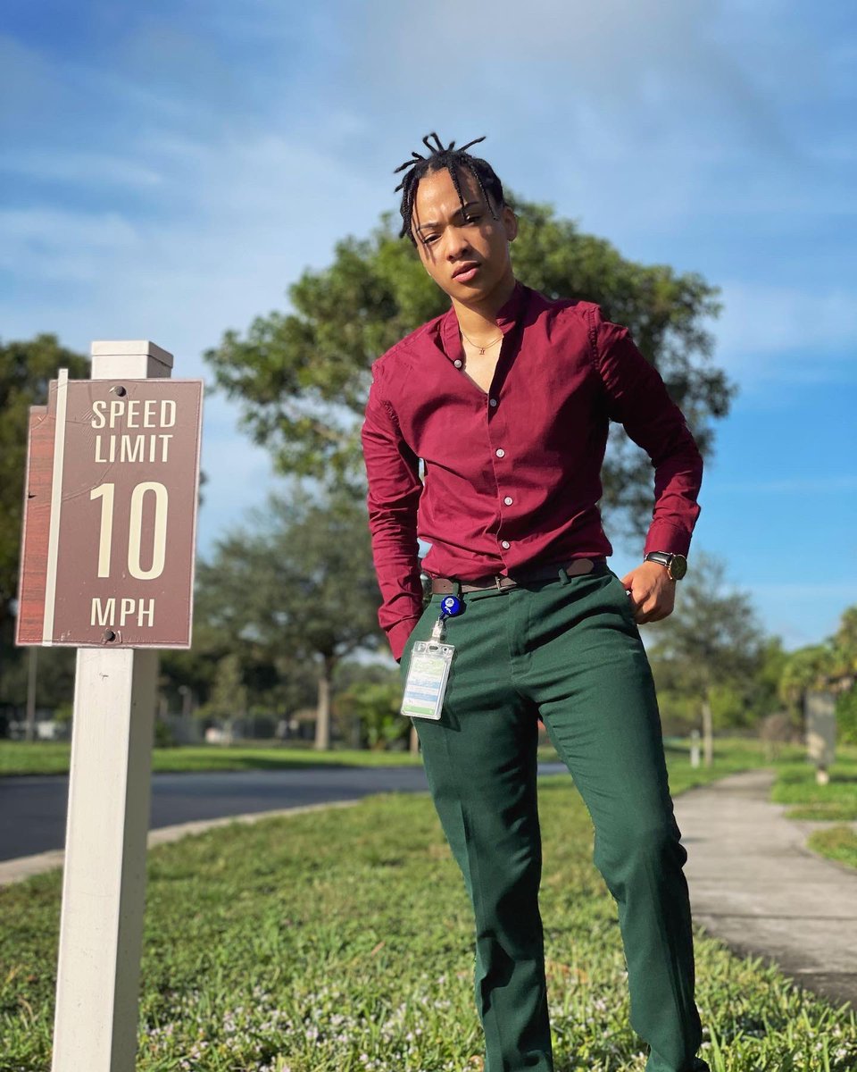 jadar___'s tweet photo. walk in the room, i know they watchin’ me🤩💙 #workbeforeplay https://t.co/F0sfTCu1KB