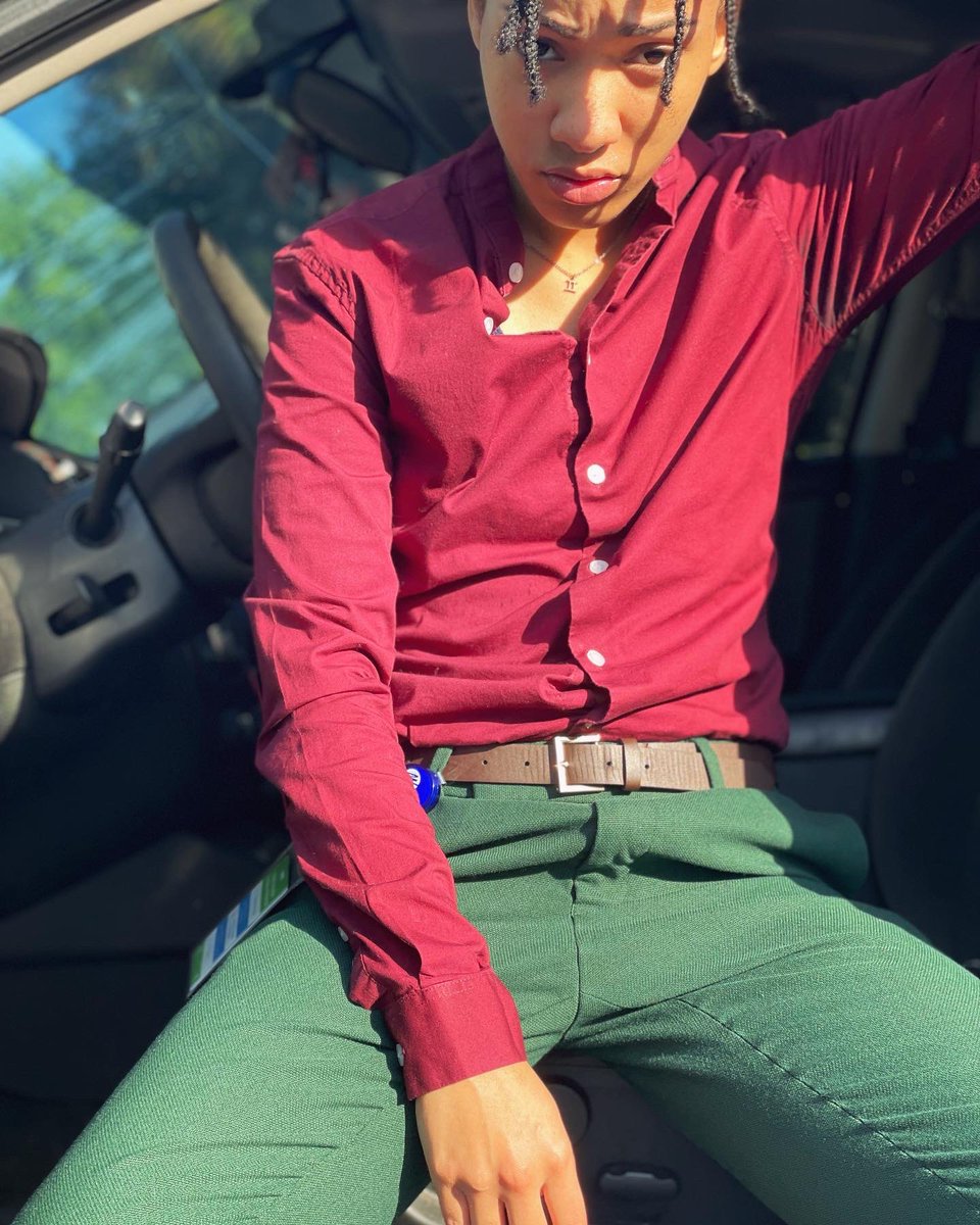 jadar___'s tweet photo. walk in the room, i know they watchin’ me🤩💙 #workbeforeplay https://t.co/F0sfTCu1KB