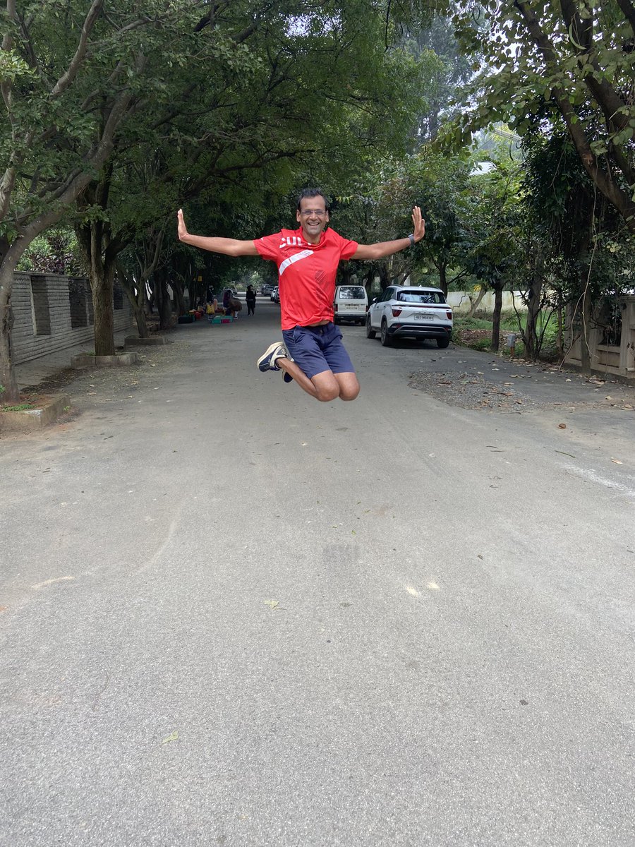 AnandHubber's tweet photo. Monday Motivation is weekend run🏃‍♂️

50th run of 2021 - 10k in 56:28 mins during 50th week of 2021🙌

Thoughts crossed my mind to stop the "run"- mid way, like in almost all the runs, but grateful that i could complete it🙏

Also, lucky to have managed 45 week run streak till Oct! https://t.co/9wGnhXAYlg