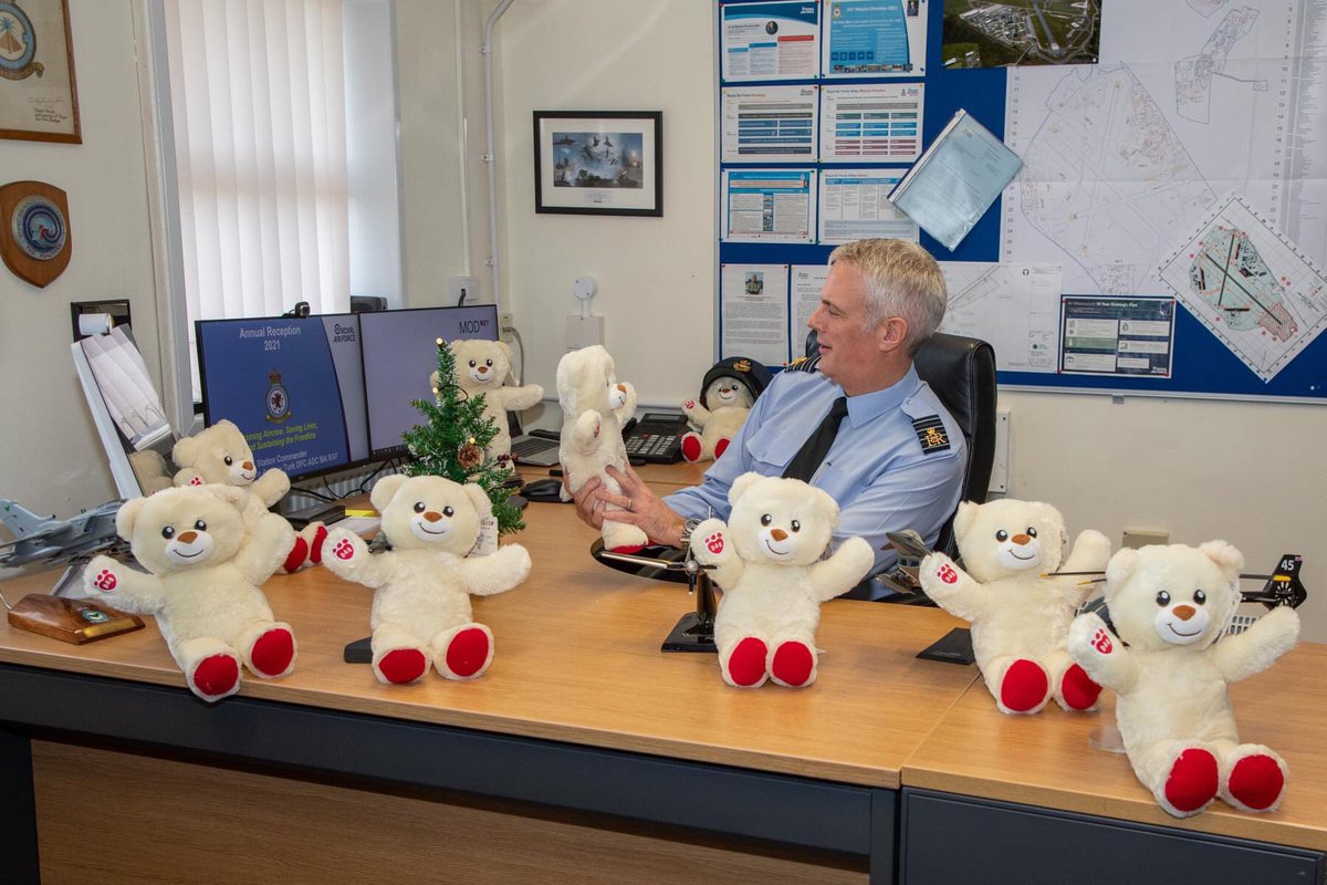 RAF_Valley's tweet photo. Nadolig Llawen to all from Station Commander RAF VALLEY
 
“On behalf of all of us here at RAF Valley, may I take this opportunity to wish all of our friends in and around Anglesey a very happy and joyful Christmas and best wishes for 2022.”
Visit our Facebook page for full post. https://t.co/mowODBIxeO