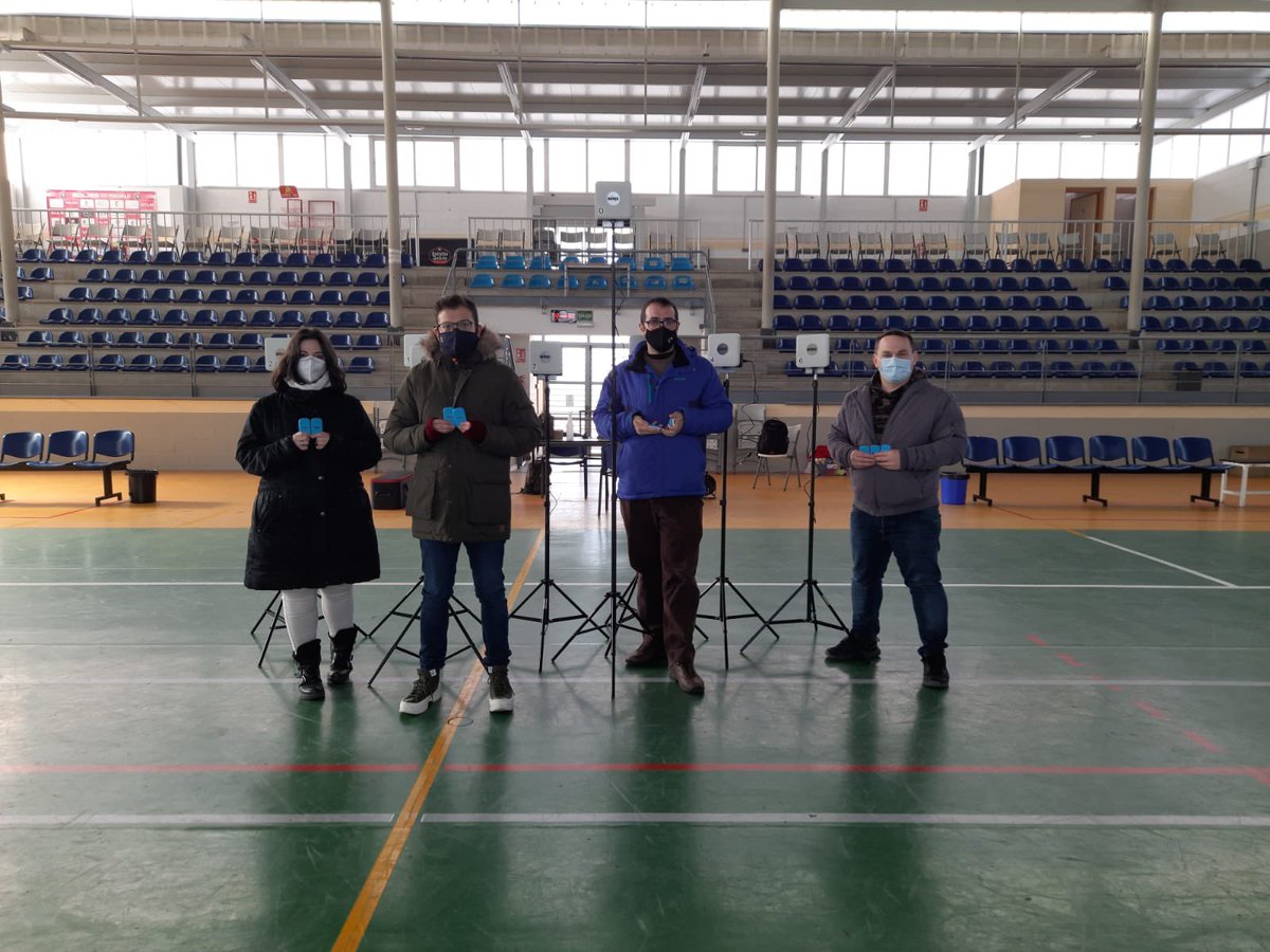 BMPozueloCva's tweet photo. Esta mañana investigadores👨‍🔬de la @uclm_es de la @esiuclm han estado tomando datos👨‍💻y poniendo a prueba los Wimu del Instituto de Tecnologías de Sistemas de Información en nuestro Pab. las Espartanas de Pozuelo!

Próximo paso sera tomar datos en entrenamientos y partidos reales! https://t.co/WTPrMwHC4o