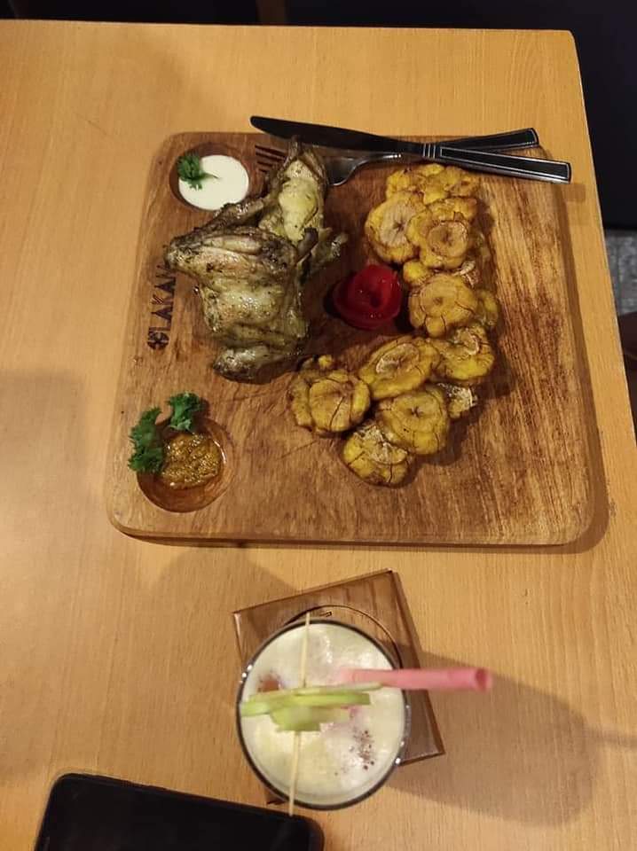 PamTakam's tweet photo. 🔊🔊🔊Habitants de #Douala5 Bon je dépose ça ici !
Par @MkaTerreRouge et #Olakam
Nb : Réduction de 10 à 50 % sur vos repas et boissons à chaque achat. https://t.co/nwVBQ4J27H