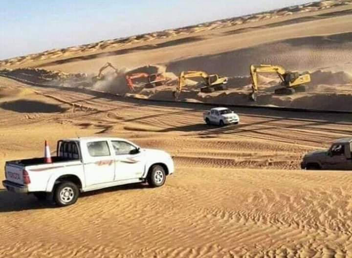 LaRznXcvFvtAoT1's tweet photo. عااااااجل :
ارجوا  توصيل الرسالة الى قادت الجنوب والتحالف العربي
ماذا يجري في شبوة
هذا الشغل الممنهج من قبل عصابات مارب 
في صحراء شبوة ويشتغلون بسرعه هائلة لربط البزبوز وتوصيلة  الى مارب انهم يسرقوا ثروات الجنوب وبدون رادع ولا حسيب يضخوا بسرعة لاجل الاستيلاء على اكبر كمية
👇يتبع https://t.co/wbBwMgHZqW