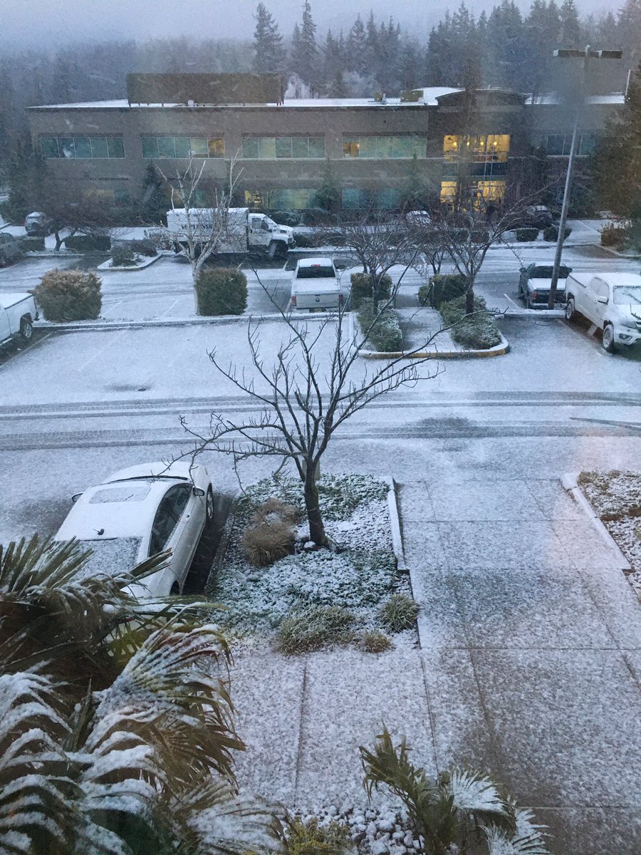 jeanetteb00's tweet photo. @NickAllardKIRO7  Snoqualmie Ridge and it’s STILL snowing. 😀 https://t.co/6yUeJWkfQX