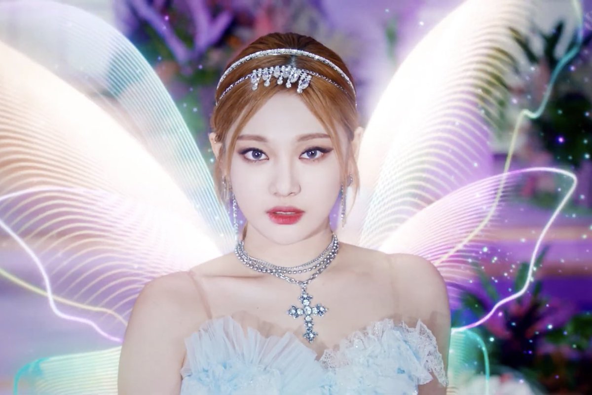 PlXAES's tweet photo. maybe pixy should ask aespa how to find some wings https://t.co/AIuqRNY7r5