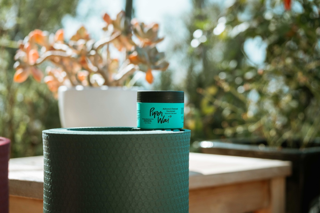 In addition to having activated charcoal and coconut oil, our deodorant cream has anti-inflammatory and skin-conditioning ingredients, like shea butter, that soothe skin and won’t cause irritation. 🍃🌳 🎥: @mindfulnessmatters
