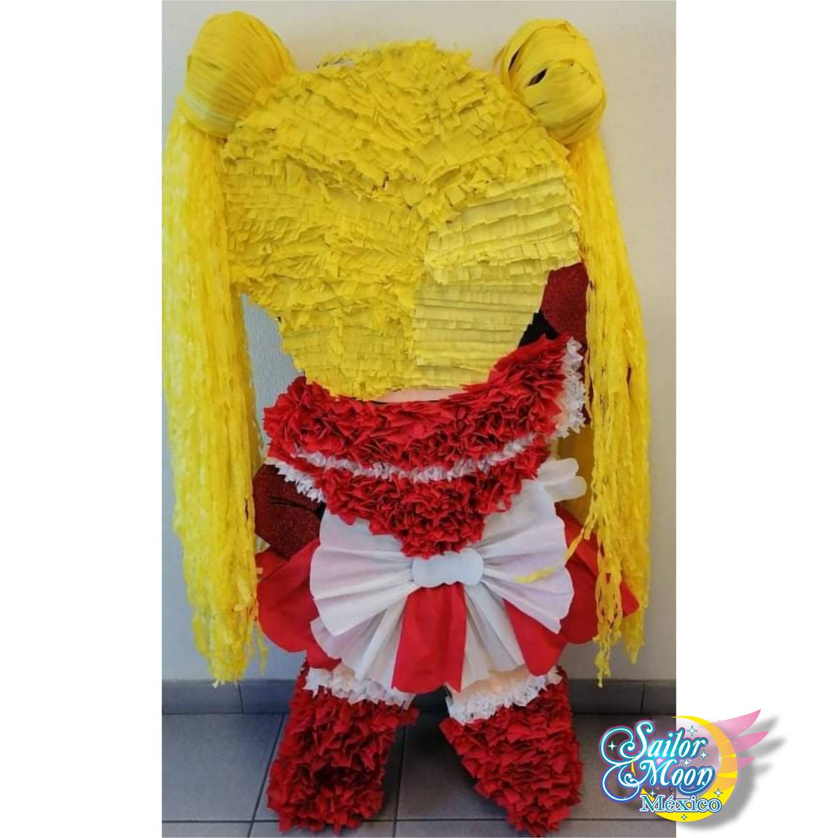 sailormoon_mx's tweet photo. Isa CT nos comparte estas imágenes de su increíble piñata de Sailor Moon 🌙

"Hola, solo les quería mostrar mi piñata navideña" 

¡Está increíble! 🎄🪅

 #SailorMoon #SailorMoonMéxico #navidad2021 #navidad #piñata https://t.co/boQQceailU