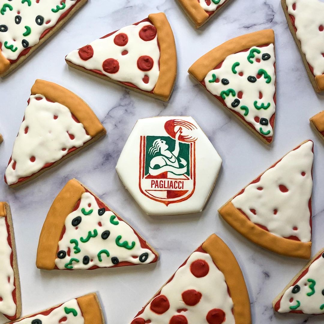 pagliaccipizza's tweet photo. These are just too good to not post twice! Check out Crystalized Cookies for the most amazingly decorated sugar cookies! We'll take ten of each, please πππ
.
.
.
#pagliaccipizza #christmascookies #sugarcookies #pizzacookies #happyholidays #seattlecookies #crystallizedcookies https://t.co/KEpQ3KsSTP
