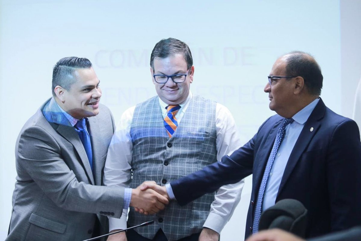 #ComisiónHacienda | Recibimos en la Comisión al presidente de la <a href="/CorteSupremaSV/">Corte Suprema de Justicia de El Salvador</a>, Óscar López Jerez, para que explique cómo se invertirán los recursos del #Presupuesto2022 asignado al Órgano de Estado.